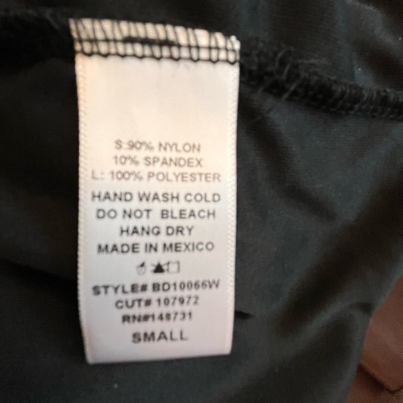 Elegant Black Dress with Sheer Sleeves - Picture 10 of 10